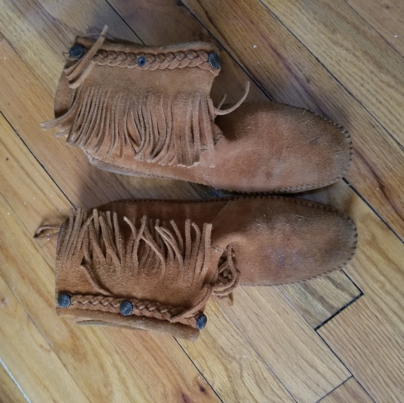 Minnetonka fringe booties - Picture 2 of 9